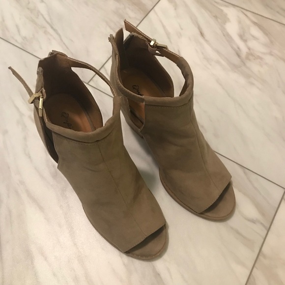 Qupid Vegan Suede Chunky Heeled Peep Toe Booties - Picture 3 of 6